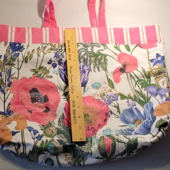 Estee Lauder Women's Tote - Picture 3 of 8